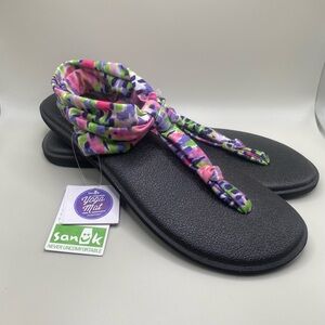 NEW Sanuk Women’s size 9 multi-color sling yoga mat flip flop sandals
